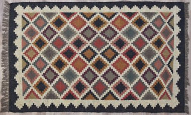 Kilim el yapımı orijinal halı, yüksek çözünürlüklü trend desenli halılar ve renkler                            
