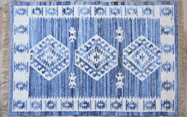 Kilim el yapımı orijinal halı, yüksek çözünürlüklü trend desenli halılar ve renkler                            