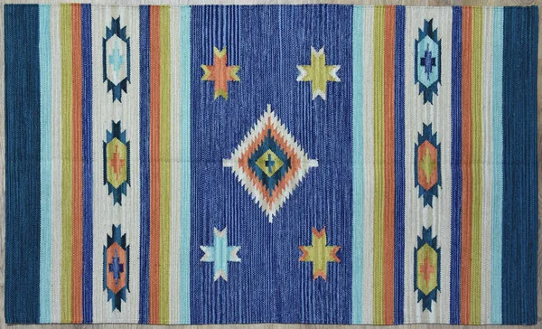 Kilim el yapımı orijinal halı, yüksek çözünürlüklü trend desenli halılar ve renkler                            
