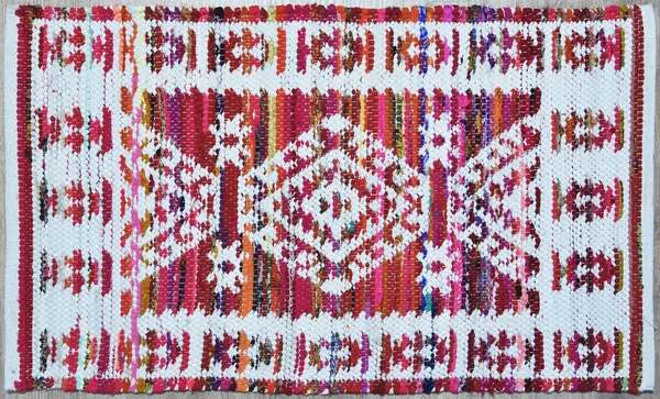 Kilim el yapımı orijinal halı, yüksek çözünürlüklü trend desenli halılar ve renkler                            