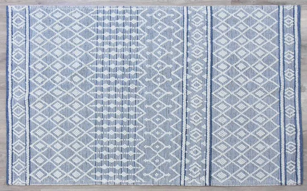 Kilim el yapımı orijinal halı, yüksek çözünürlüklü trend desenli halılar ve renkler                            