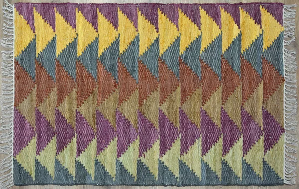 Kilim el yapımı orijinal halı, yüksek çözünürlüklü trend desenli halılar ve renkler                            