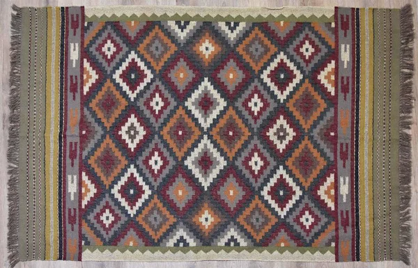 Kilim el yapımı orijinal halı, yüksek çözünürlüklü trend desenli halılar ve renkler                            