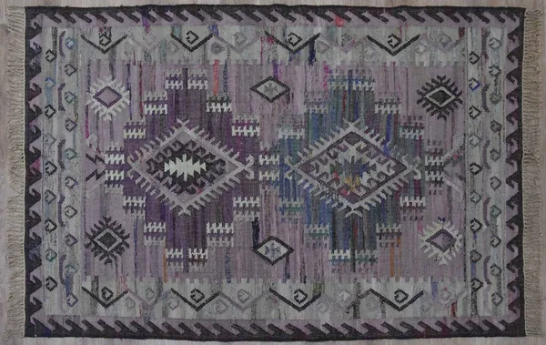Kilim el yapımı orijinal halı, yüksek çözünürlüklü trend desenli halılar ve renkler                            