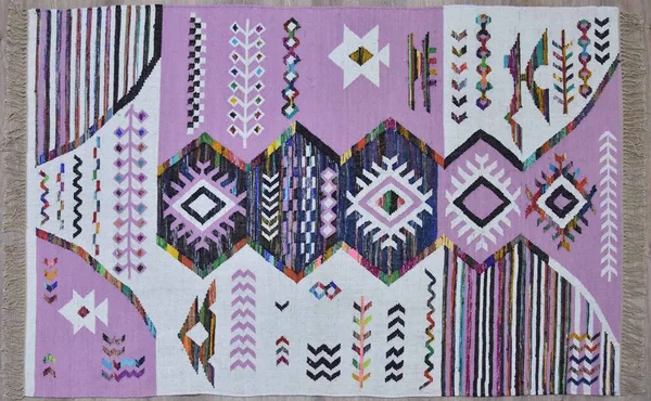 Kilim el yapımı orijinal halı, yüksek çözünürlüklü trend desenli halılar ve renkler                            