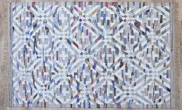 Kilim el yapımı orijinal halı, yüksek çözünürlüklü trend desenli halılar ve renkler                            