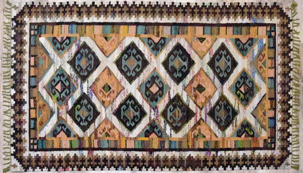 Kilim el yapımı orijinal halı, yüksek çözünürlüklü trend desenli halılar ve renkler                            