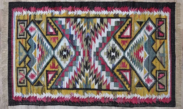 Kilim el yapımı orijinal halı, yüksek çözünürlüklü trend desenli halılar ve renkler                            