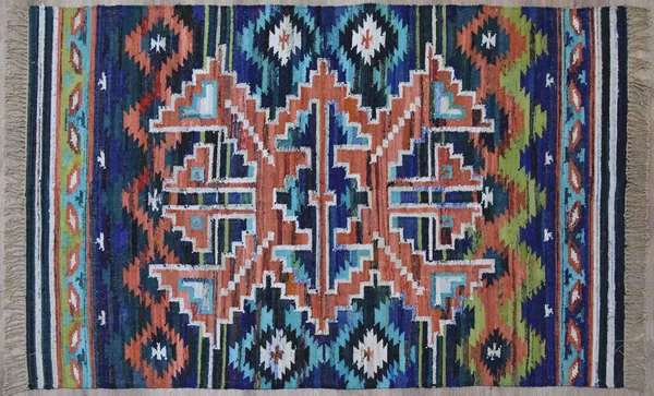 Kilim el yapımı orijinal halı, yüksek çözünürlüklü trend desenli halılar ve renkler                            