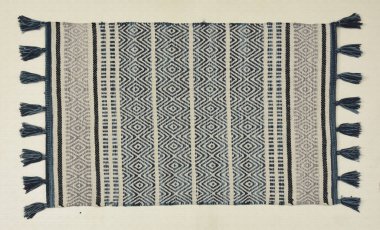 El örgüsü örülmüş ve örülmüş halı, yüksek çözünürlüklü moda desenleri ve renkleri olan halılar