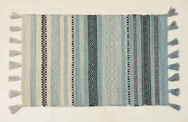 El örgüsü örülmüş ve örülmüş halı, yüksek çözünürlüklü moda desenleri ve renkleri olan halılar