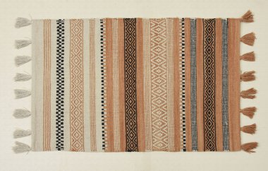 El örgüsü örülmüş ve örülmüş halı, yüksek çözünürlüklü moda desenleri ve renkleri olan halılar