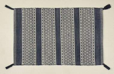 El örgüsü örülmüş ve örülmüş halı, yüksek çözünürlüklü moda desenleri ve renkleri olan halılar