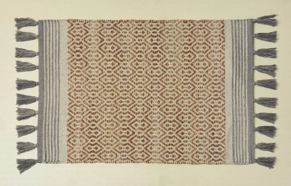 El örgüsü örülmüş ve örülmüş halı, yüksek çözünürlüklü moda desenleri ve renkleri olan halılar