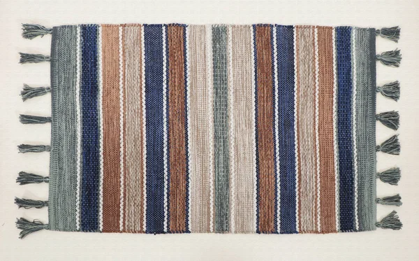 El örgüsü örülmüş ve örülmüş halı, yüksek çözünürlüklü moda desenleri ve renkleri olan halılar