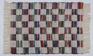 El örgüsü örülmüş ve örülmüş halı, yüksek çözünürlüklü moda desenleri ve renkleri olan halılar