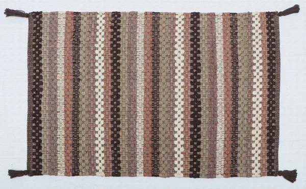 El örgüsü örülmüş ve örülmüş halı, yüksek çözünürlüklü moda desenleri ve renkleri olan halılar