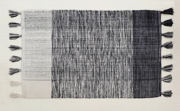 El örgüsü örülmüş ve örülmüş halı, yüksek çözünürlüklü moda desenleri ve renkleri olan halılar