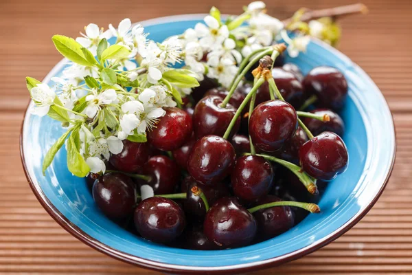 Fresh Cherries Blue Bowl Wild Flowers Wooden Windowsill — Stock Photo, Image