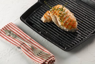 baharat grill Pan ile tavuk göğsü