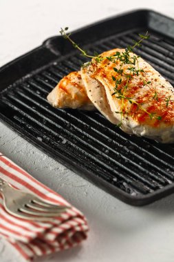 baharat grill Pan ile tavuk göğsü