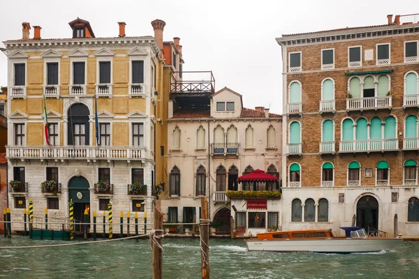 Arquitectura Venecia Tiempo Nublado Vista Del Canal Velero Italia — Foto de Stock