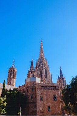 Kutsal Haç ve St. Eulalia güneşli bir katedral