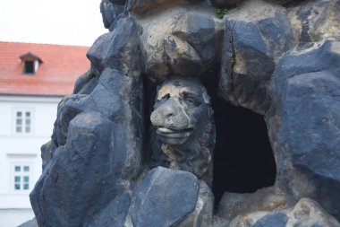 Çek Cumhuriyeti. Prag. St. Vitus heykel unsuru. Köpek suratı