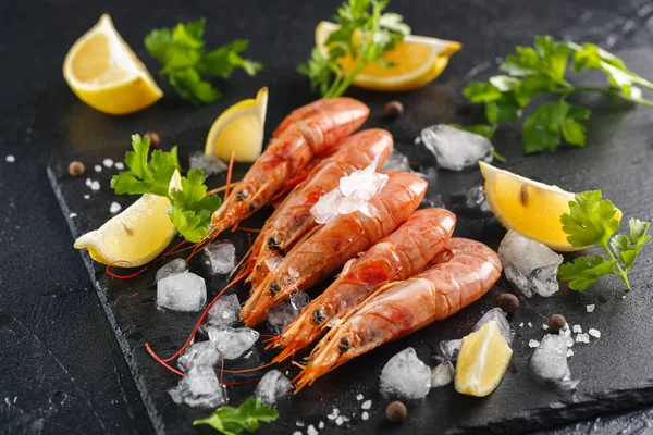 Langoustines Spices Lemon Herbs Black Background Tiger Prawns Spices Lemon — Stock Photo, Image