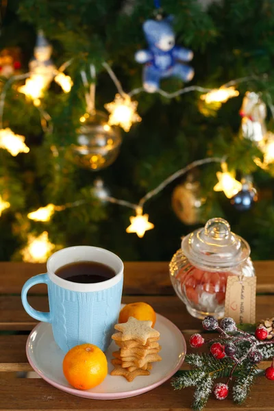 Blue Tea Mug Tangerines Ginger Cookies Christmas Lights Background — Stock Photo, Image