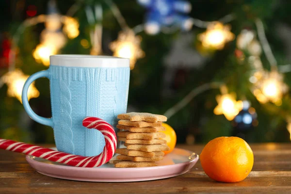 Blue Mug Christmas Candy Tangerines Ginger Cookies Background Christmas Lights — Stock Photo, Image