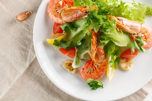 Fresh Salad Grilled Prawns Tomatoes Top View — Stock Photo, Image