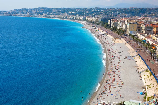 Bonita vista de la playa en un día soleado. En Francia. Cote dAzur . — Foto de Stock