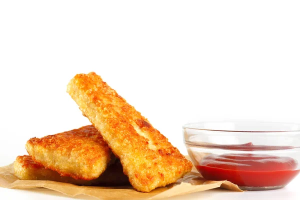 Pepite con ketchup su sfondo bianco — Foto Stock