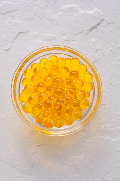 Βιταμίνη Κίτρινα Ζελεδάκια Μικρές Κίτρινες Κάψουλες Λευκό Φόντο Μπάλες Ένα — Φωτογραφία Αρχείου