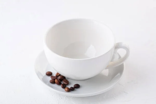 White Empty Coffee Mug White Background Coffee Beans Photo Wallpaper — Stock Photo, Image
