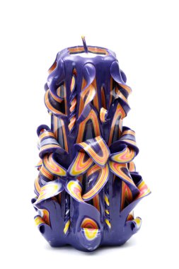 El yapımı oyma şerit beyaz arka plan üzerinde izole mum