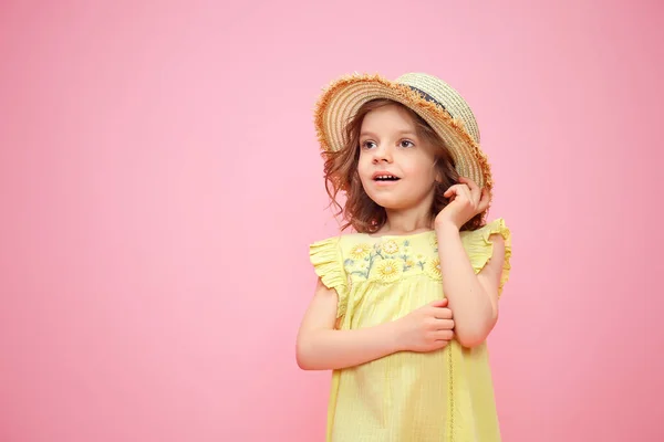 Close up portrait of a Beautiful girl in yellow dress and straw hat. — Stock Photo, Image