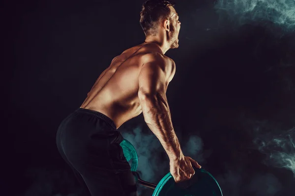 Musculoso culturista guapos hombres haciendo ejercicio — Foto de Stock