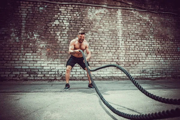Mannen met touw, functionele training — Stockfoto