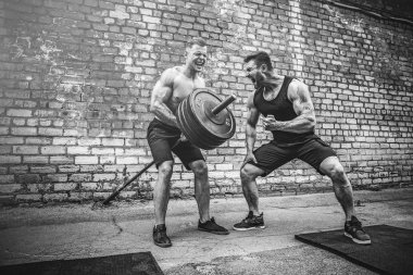 İki kaslı sporcu eğitim