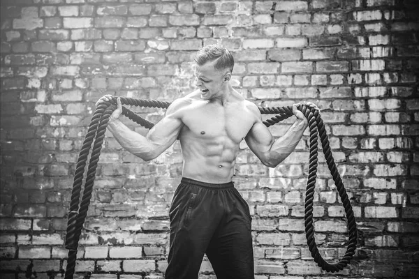 Hombres con cuerda, entrenamiento funcional —  Fotos de Stock