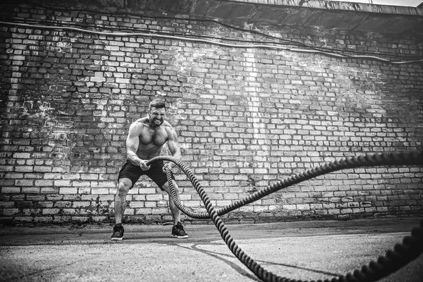 Hombres con cuerda, entrenamiento funcional —  Fotos de Stock
