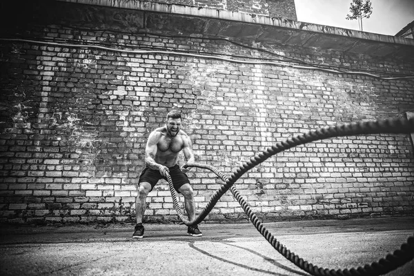 Mannen met touw, functionele training — Stockfoto