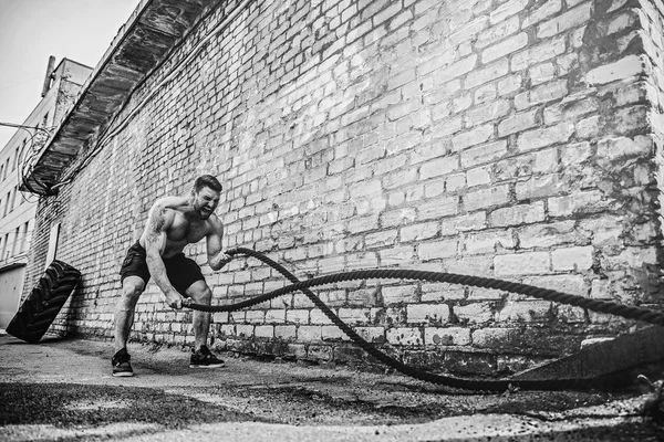 Hombres con cuerda, entrenamiento funcional — Foto de Stock