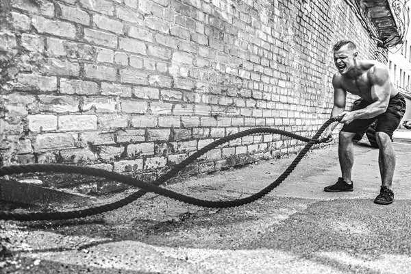 Homens com corda, treino funcional — Fotografia de Stock