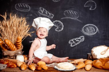 Hamur ile tabloda sevimli bebek