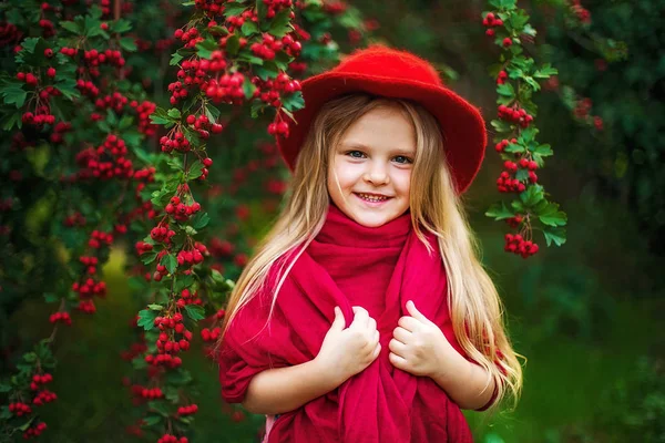 Young beautiful little stylish girl in a sunny autumn park — Stock Photo, Image