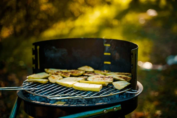 Verduras a la parrilla en sartén —  Fotos de Stock