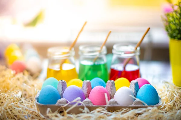 Happy Easter. Background with colorful eggs in basket. Table decorating for holiday. — Stock Photo, Image